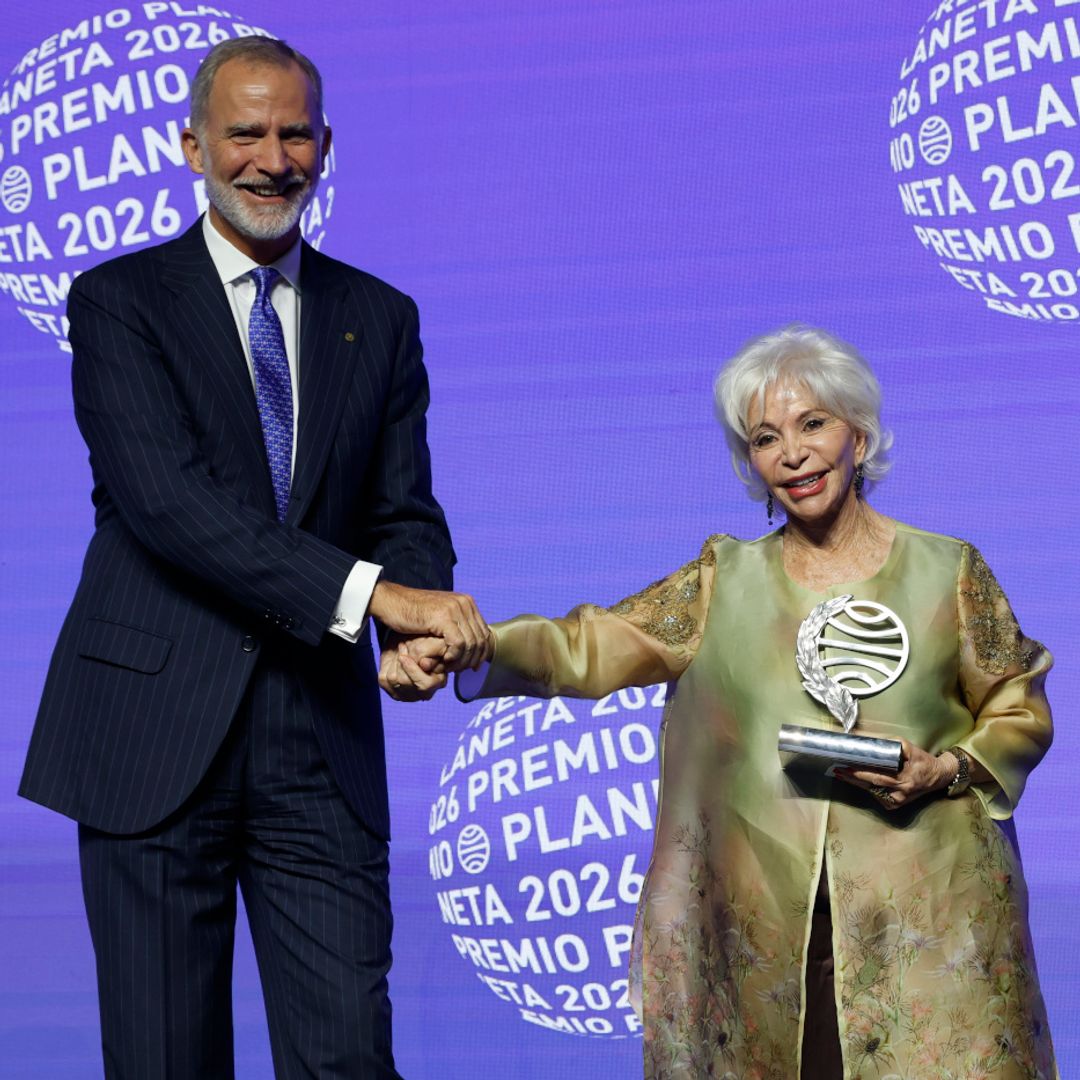 El lado más cercano de los Reyes: del abrazo a Isabel Allende a la entrega de galardones