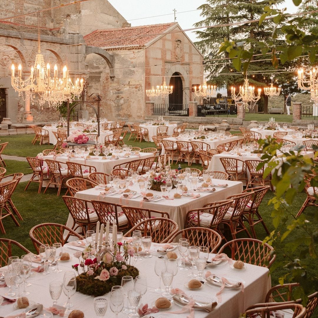 12+1 formatos de mesas para bodas que marcarán la diferencia en tu banquete