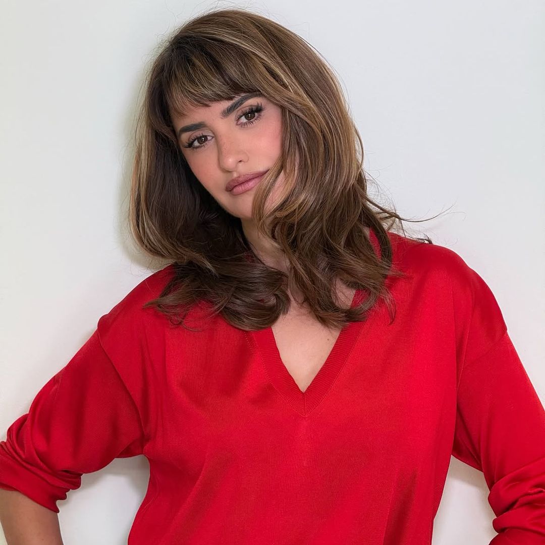 Gema Casas, peluquera, sobre el nuevo flequillo de Penélope Cruz: "Enmarca la mirada y puede abrir visualmente el rostro"