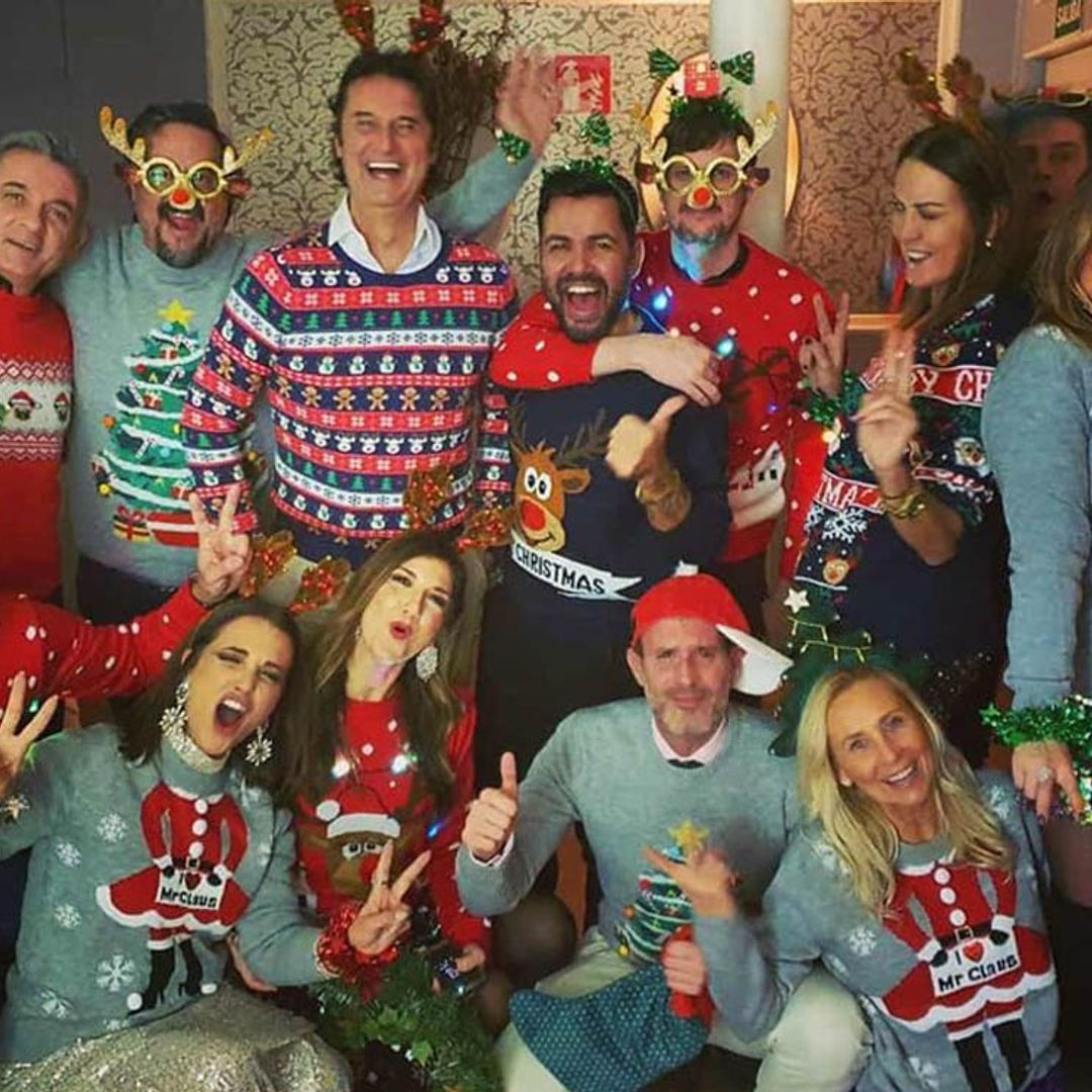 Amigo invisible y 'ugly sweaters', la divertida comida navideña de Paula Echevarría y Miguel Torres con sus amigos