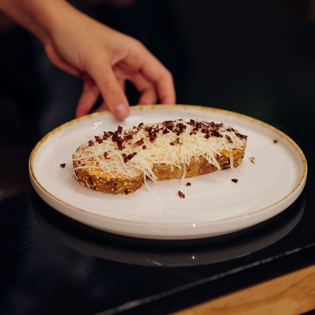 Tostas, ensaladas, tartas… los quesos españoles, ¡del aperitivo al postre!