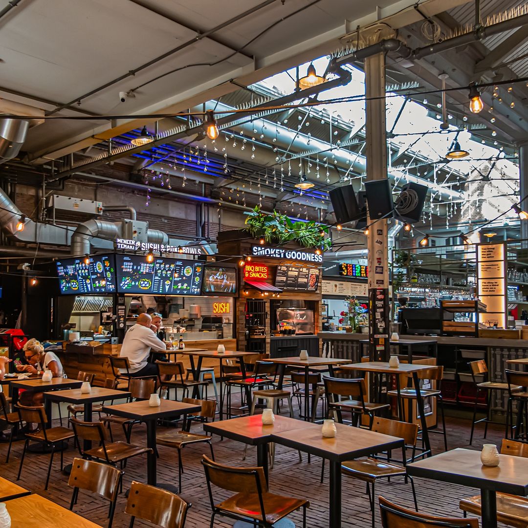 De Hallen, Amsterdam, una moderna zona llena de restaurantes y comercios