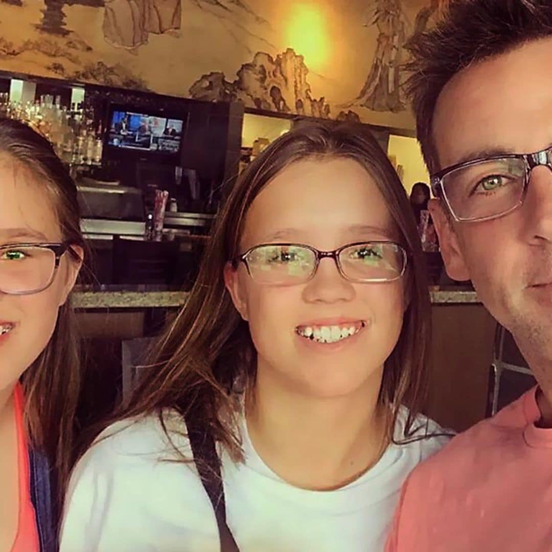 ¡Lindas señoritas! Las gemelas de Carlos Ponce ya son unas adolescentes