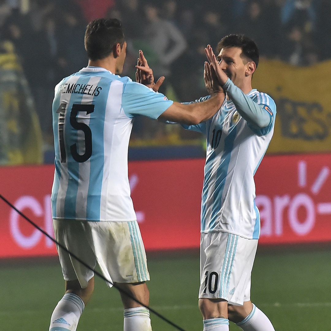 Lionel Messi con Martin Demichelis