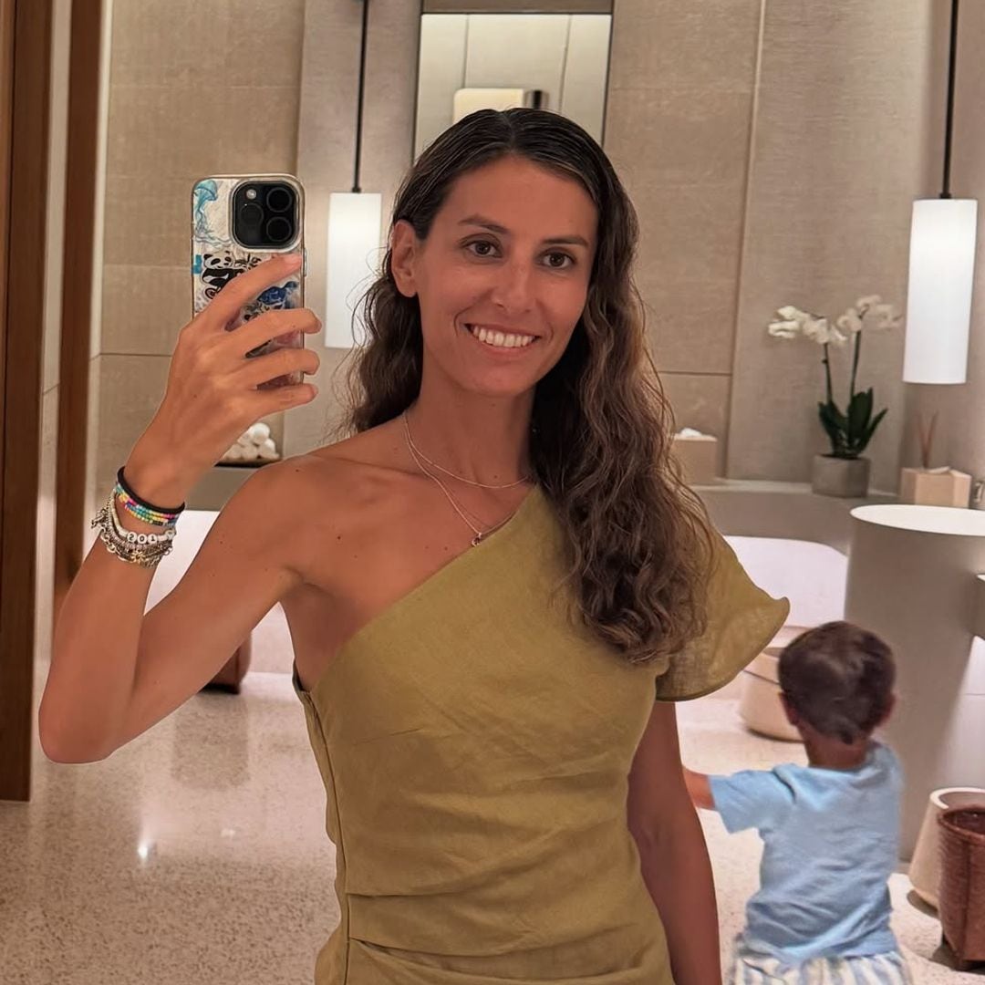 Ana Boyer, radiante desde Maldivas sin maquillaje y con un vestido asimétrico de Mango