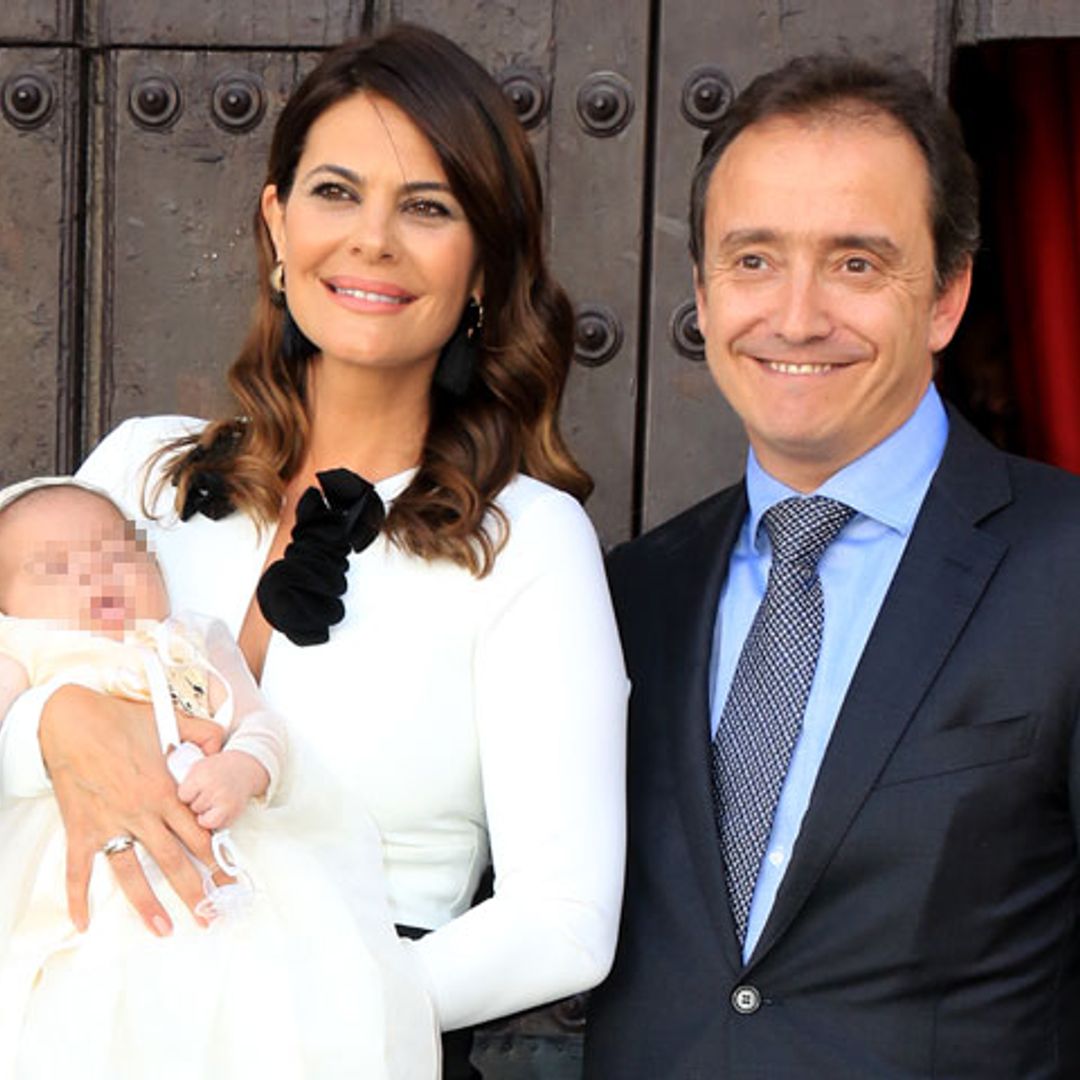 María José Suárez bautiza en Sevilla a su hijo Elías