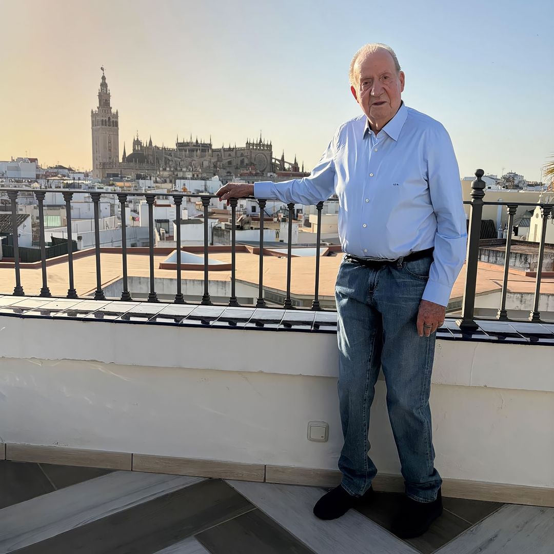 FOTOGRAFÍA EXCLUSIVA. La nueva etapa en la vida del rey Juan Carlos, de Sevilla a París pasando por Cascais