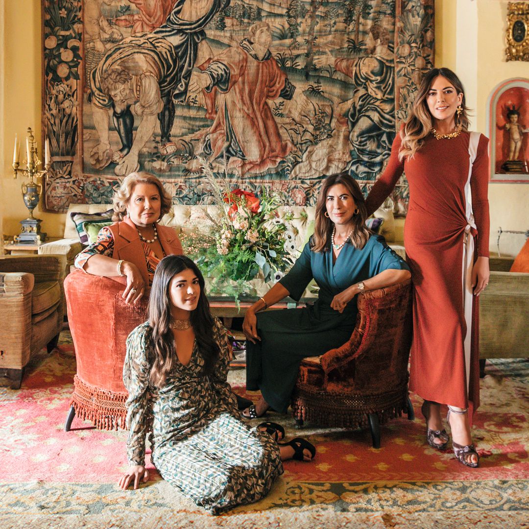Federica de Vallés y Huesca nos abre las puertas de su fabulosa hacienda de Sevilla: fachadas señoriales, palmeras centenarias y una imponente torre
