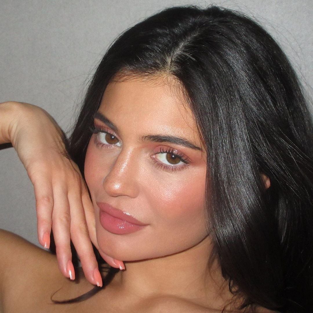 Kylie Jenner se adelanta a Halloween con la decoración más terrorífica y una tarta de su momento viral como 'villana Disney'