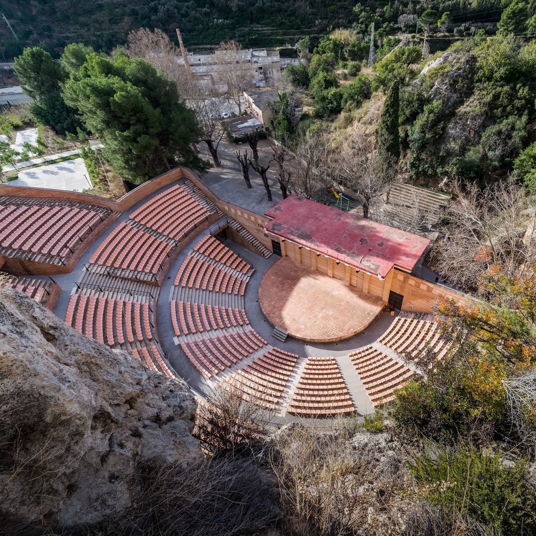 Auditorio excavado en la roca de Buñol, Valencia