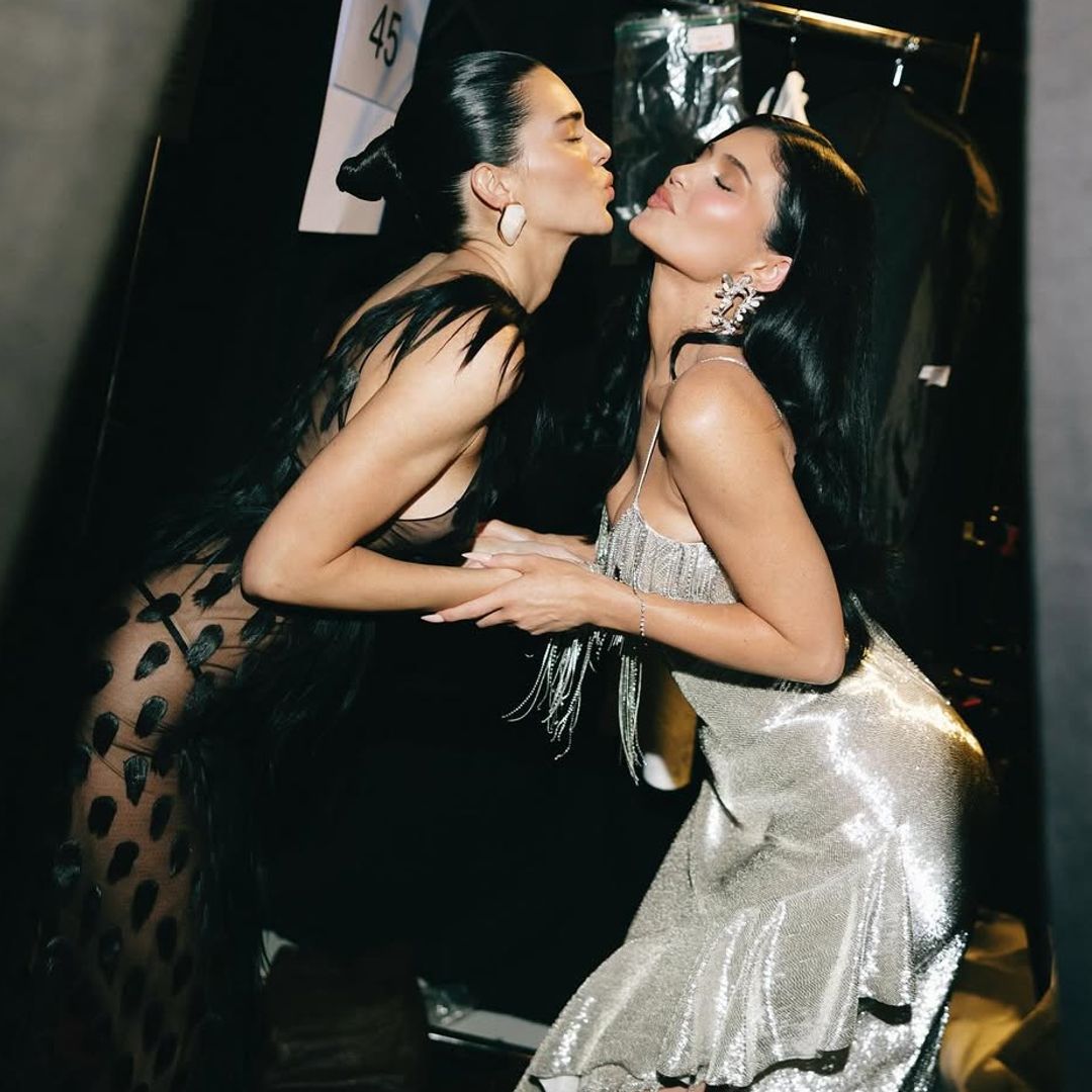 Kendall Jenner cierra el desfile de Schiaparelli con Kylie emocionada en primera fila: "Noche de ensueño"