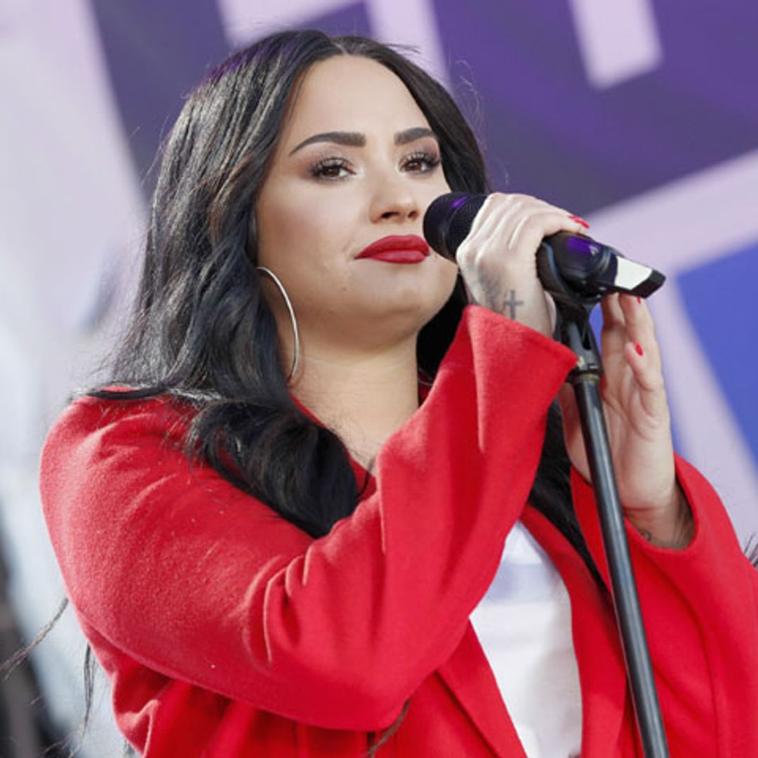Demi Lovato reaparece con una espectacular cena de Acción de Gracias tras su rehabilitación