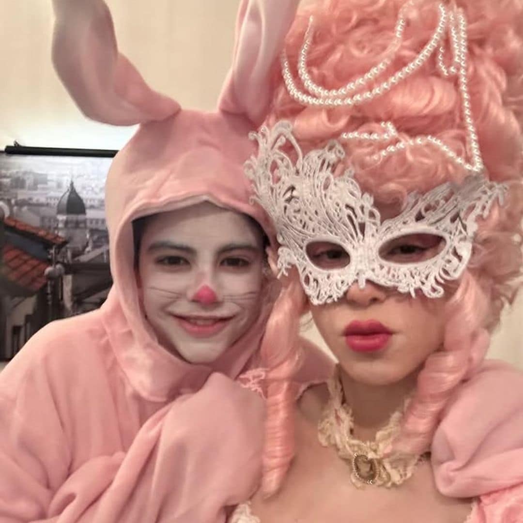 Shakira celebra Halloween en las calles de Bogotá y logra pasar desapercibida con su increíble disfraz