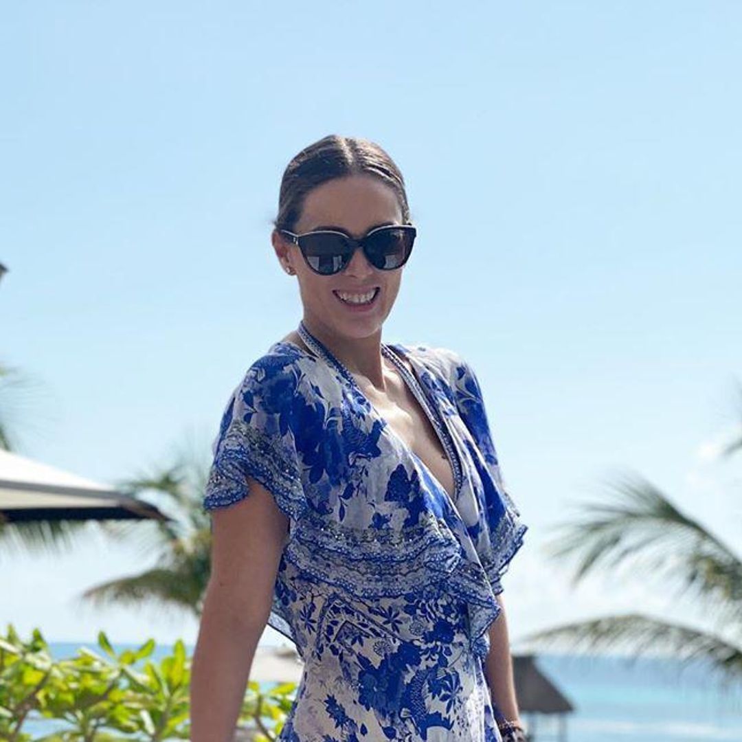 Jacky Bracamontes, feliz y recuperada, de vacaciones en la playa