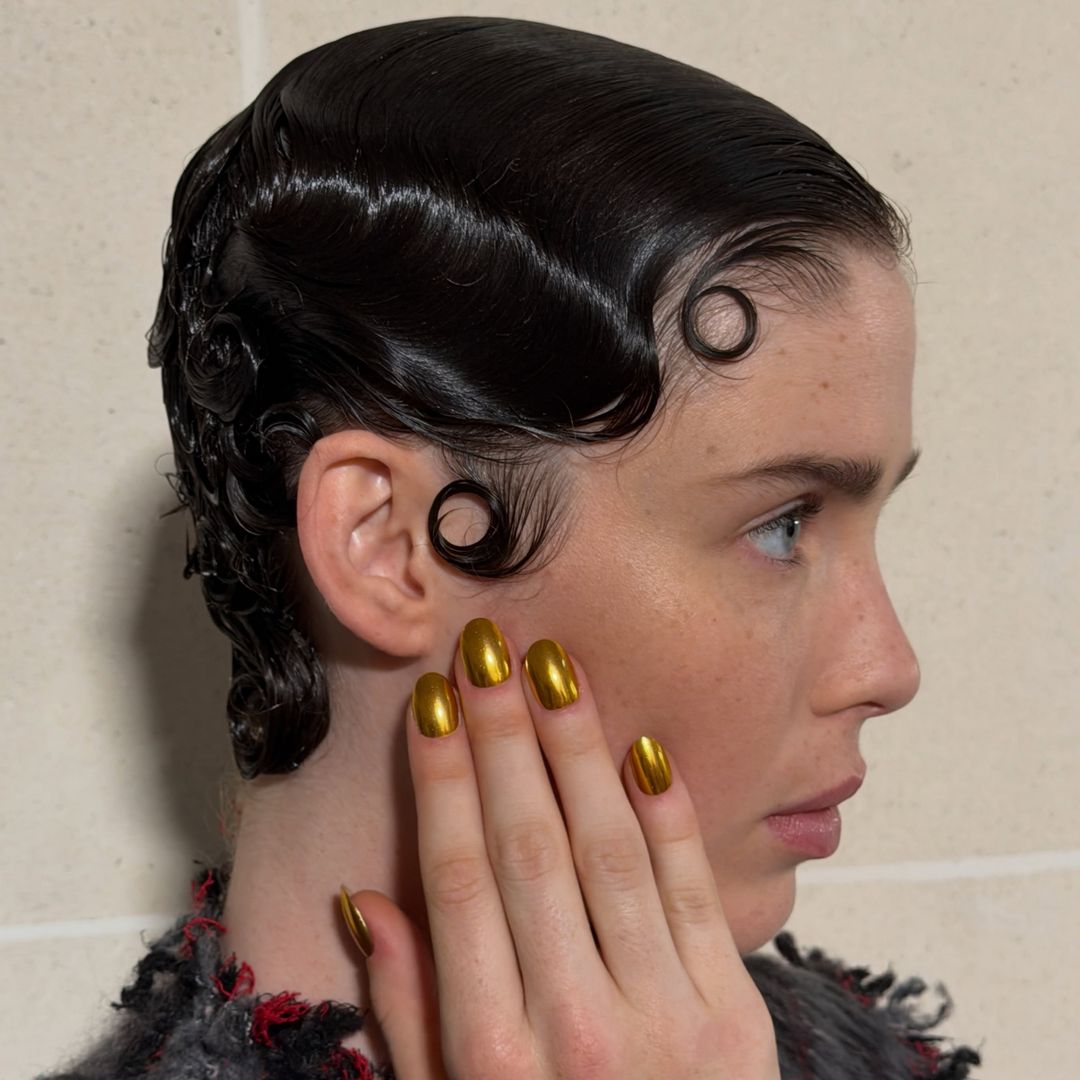 Chanel propone manicura dorada para la temporada de Otoño-Invierno 2026