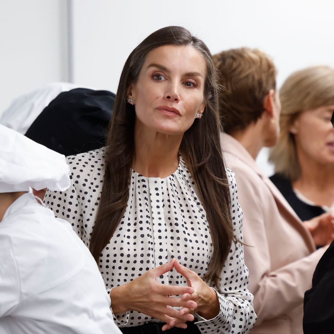 No es un 'déjá vu': este es el look favorito de la reina Letizia para todos sus actos en escuelas