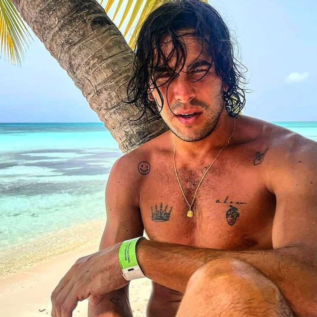 Las vacaciones de lujo de Mario Casas en Maldivas con la mujer de su vida... y no es Desiré Cordero