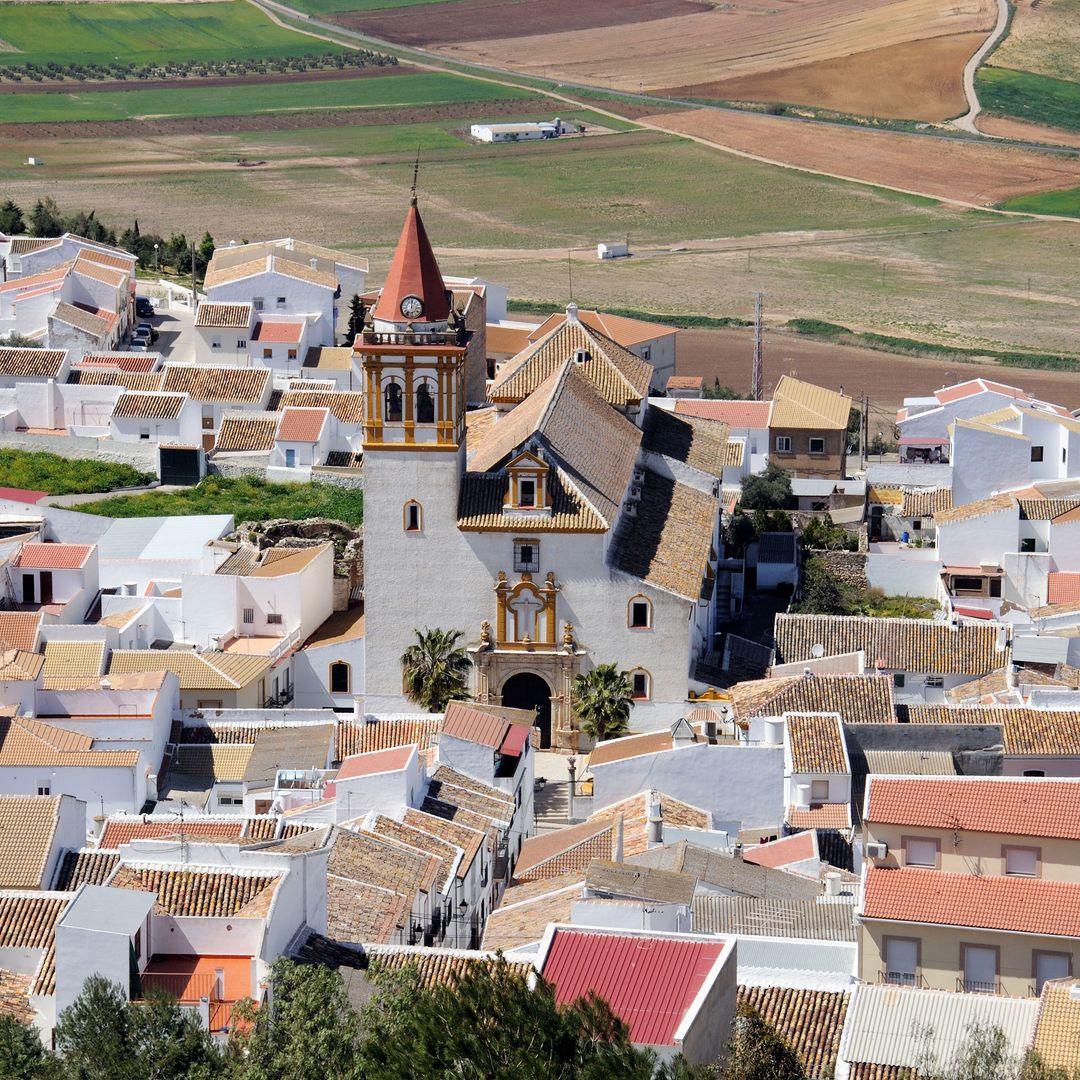 El pueblo de Málaga con el mayor castillo de la provincia, una insólita conexión con Escocia y un entorno lleno de rutas