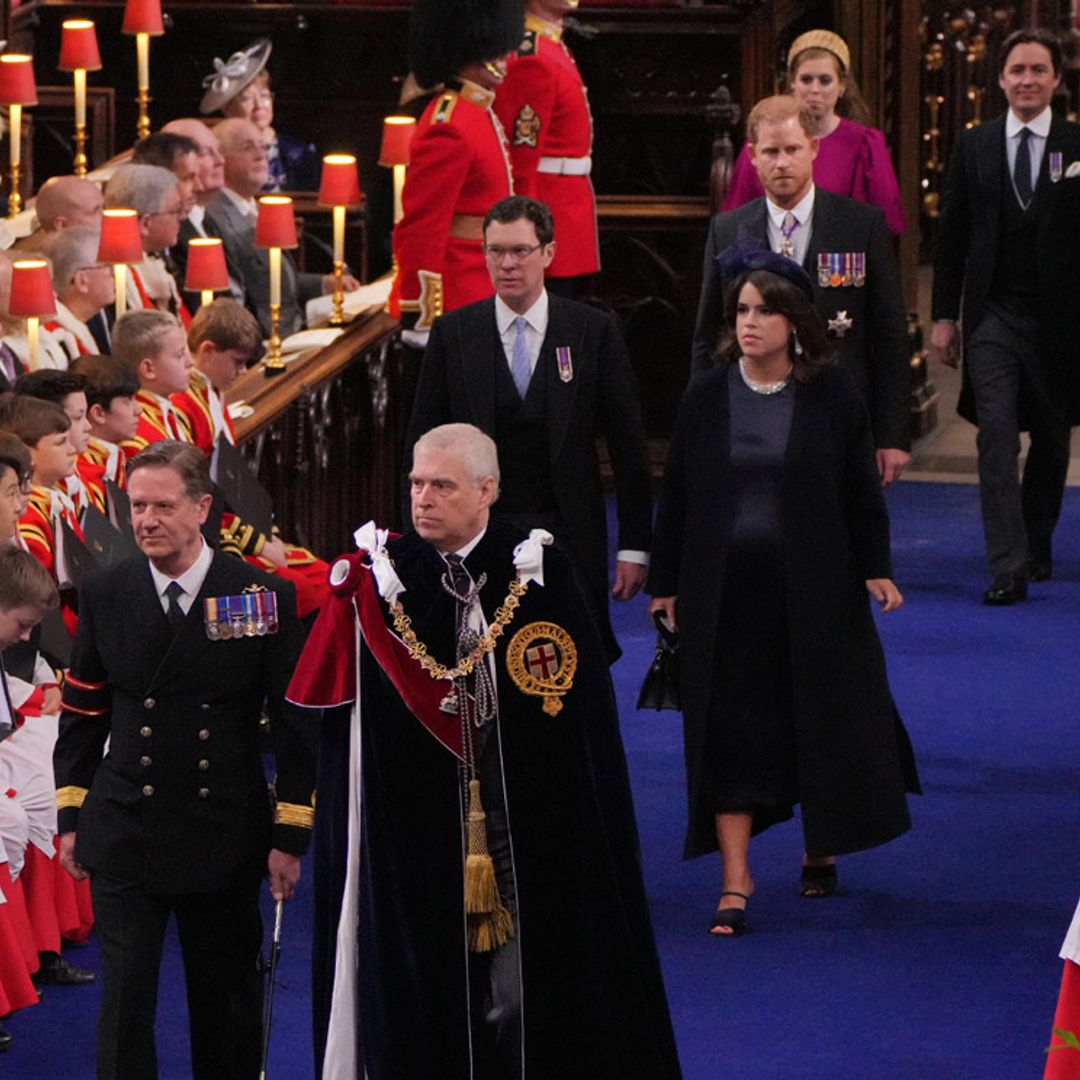 Harry relegado en la coronación de su padre, mientras Andrés revindica su sitio: las relaciones familiares cambian el protocolo