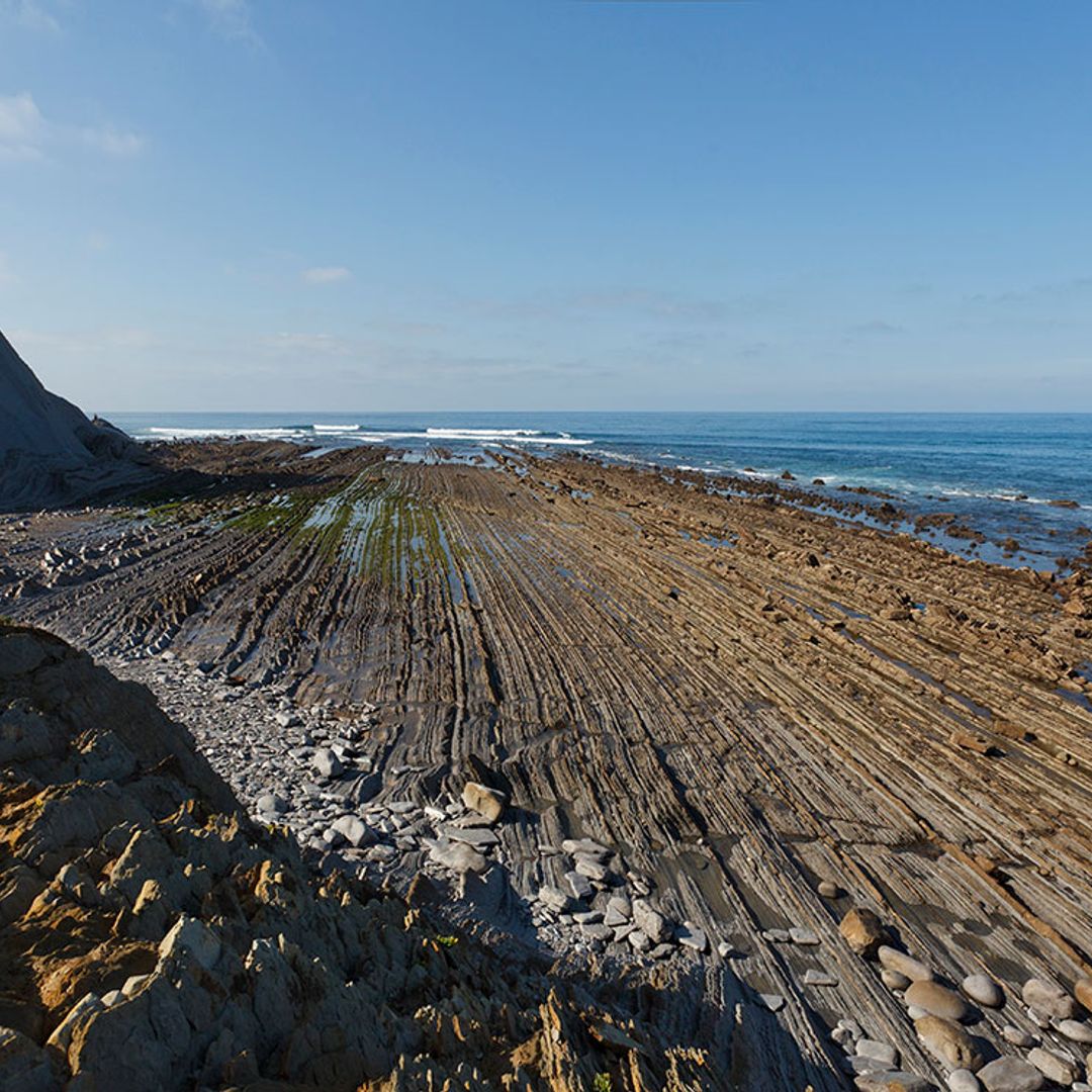 Fundas de ordenador sostenibles, a cambio de limpiar las playas de plástico
