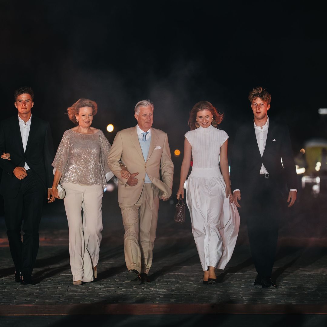 Luces, cámara y acción: la Familia Real belga cierra su Día Nacional más polémico con un posado de película