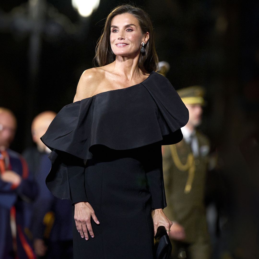 Todos los looks de la reina Letizia en los Premios Princesa de Asturias desde 2004: vestidos negros, joyas históricas y diseños únicos