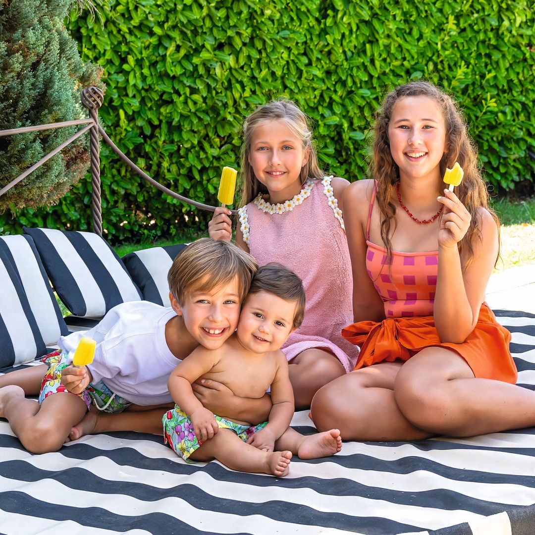 Una imagen de los cuatro primos; de izquierda a derecha: Luca, Marco, Allegra y Violetta, que disfrutan del verano juntos y de los planes en familia