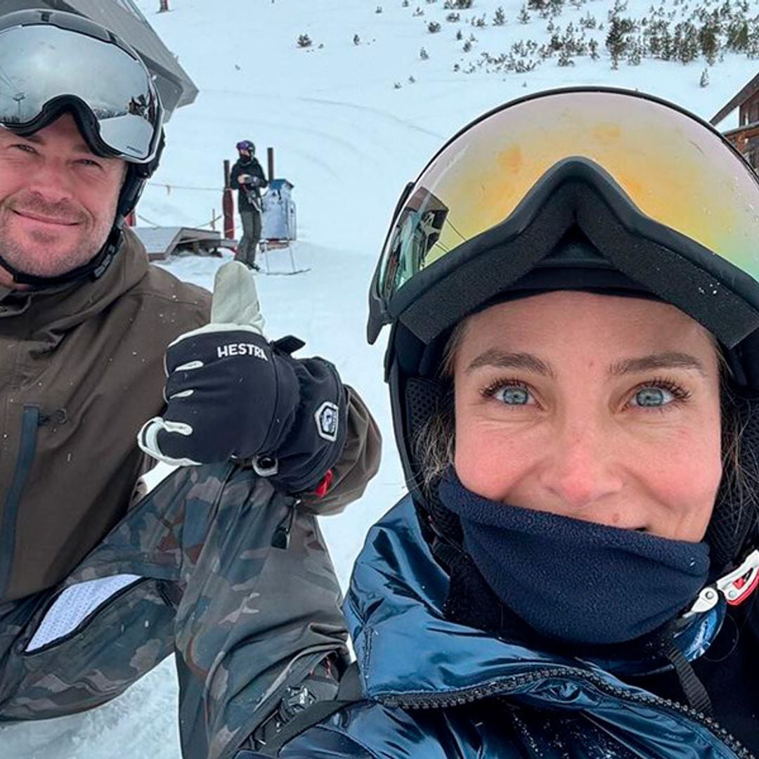 Elsa Pataky nos inspira en la nieve con la chaqueta de doble faz que también encaja en la ciudad