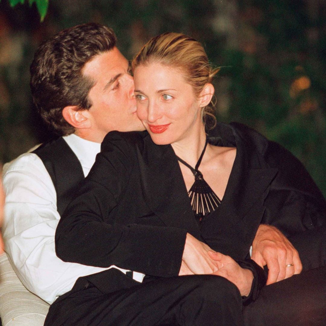HOLA+ 4174 JOHN F KENNEDY JNR AND CAROLYN BESSETTE  