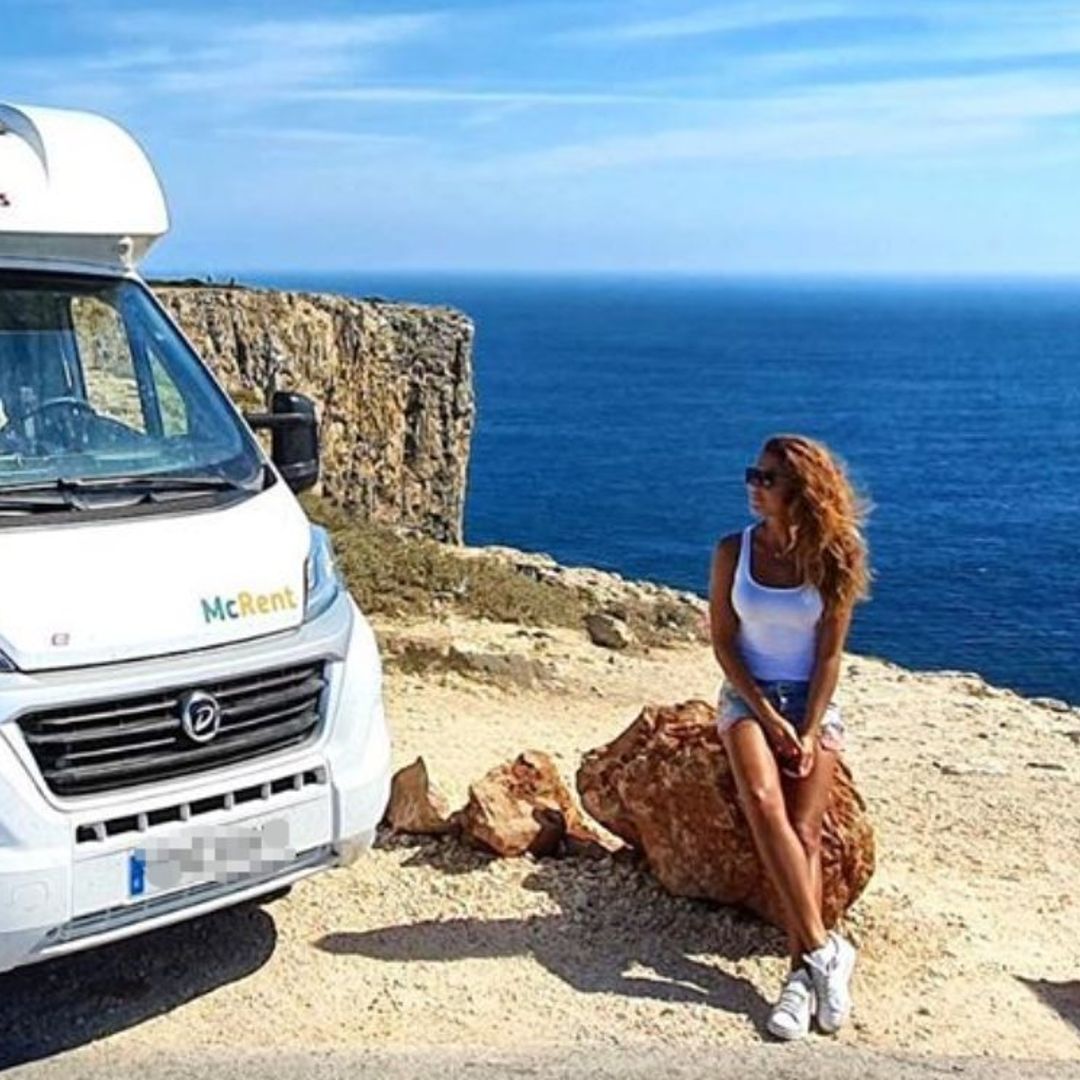 Autocaravana y mochila al hombro: las vacaciones soñadas de Lara Álvarez en Portugal