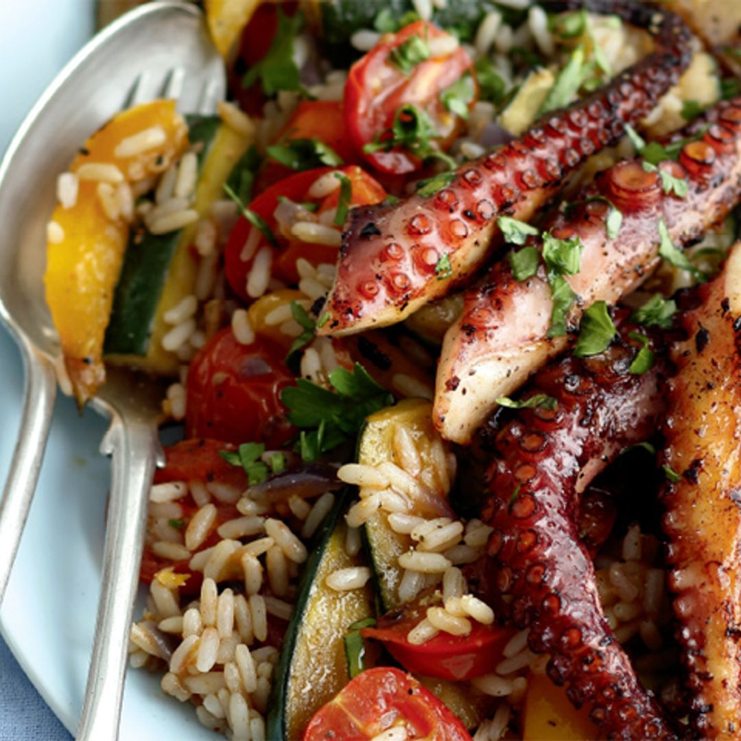 Patitas de pulpo a la plancha con verduras y arroz