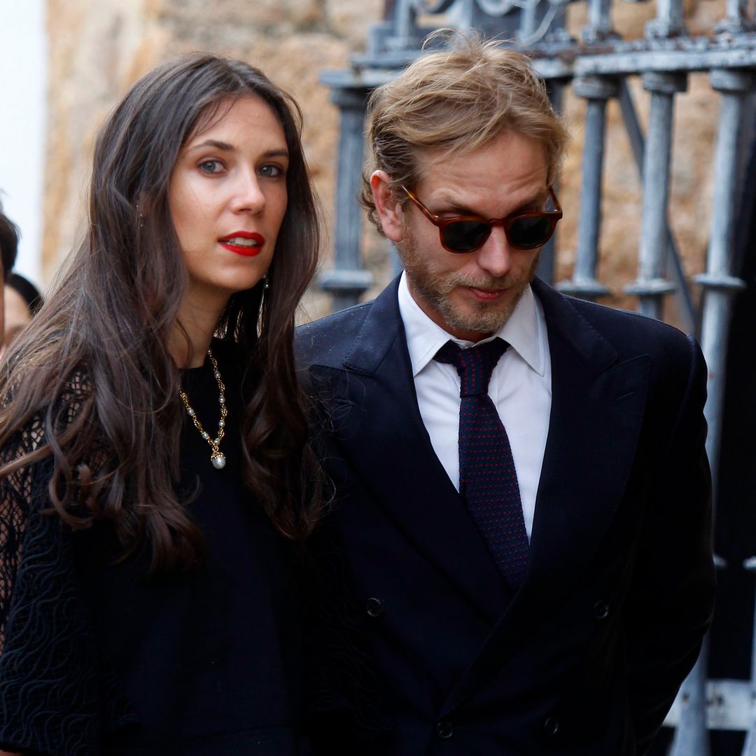 Recordamos el look de Tatiana Santo Domingo en la boda de Lady Charlotte Wellesley: "Se atrevió con el color negro cuando no era habitual"