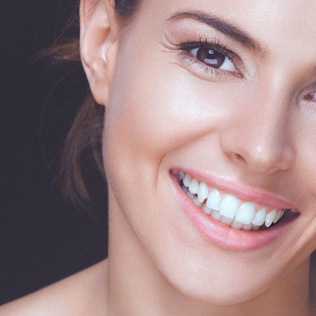 Elimina las manchas de tus dientes desde casa con esta herramienta que cuesta menos de 30€