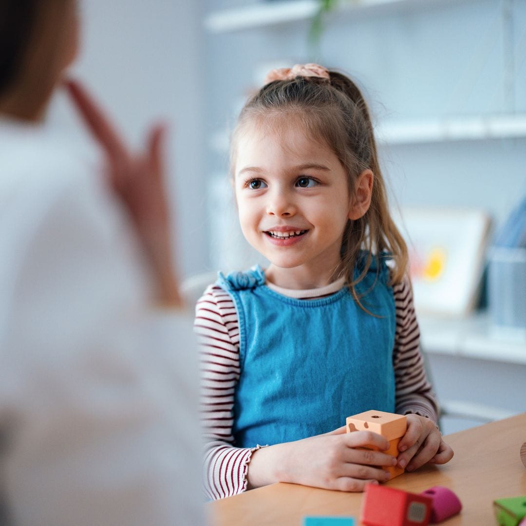 Sonia Martínez, psicóloga: “Los niños no necesitan explicaciones complejas: con mirar cómo nos movemos, cómo reaccionamos o cómo tratamos a otros, ya están aprendiendo”