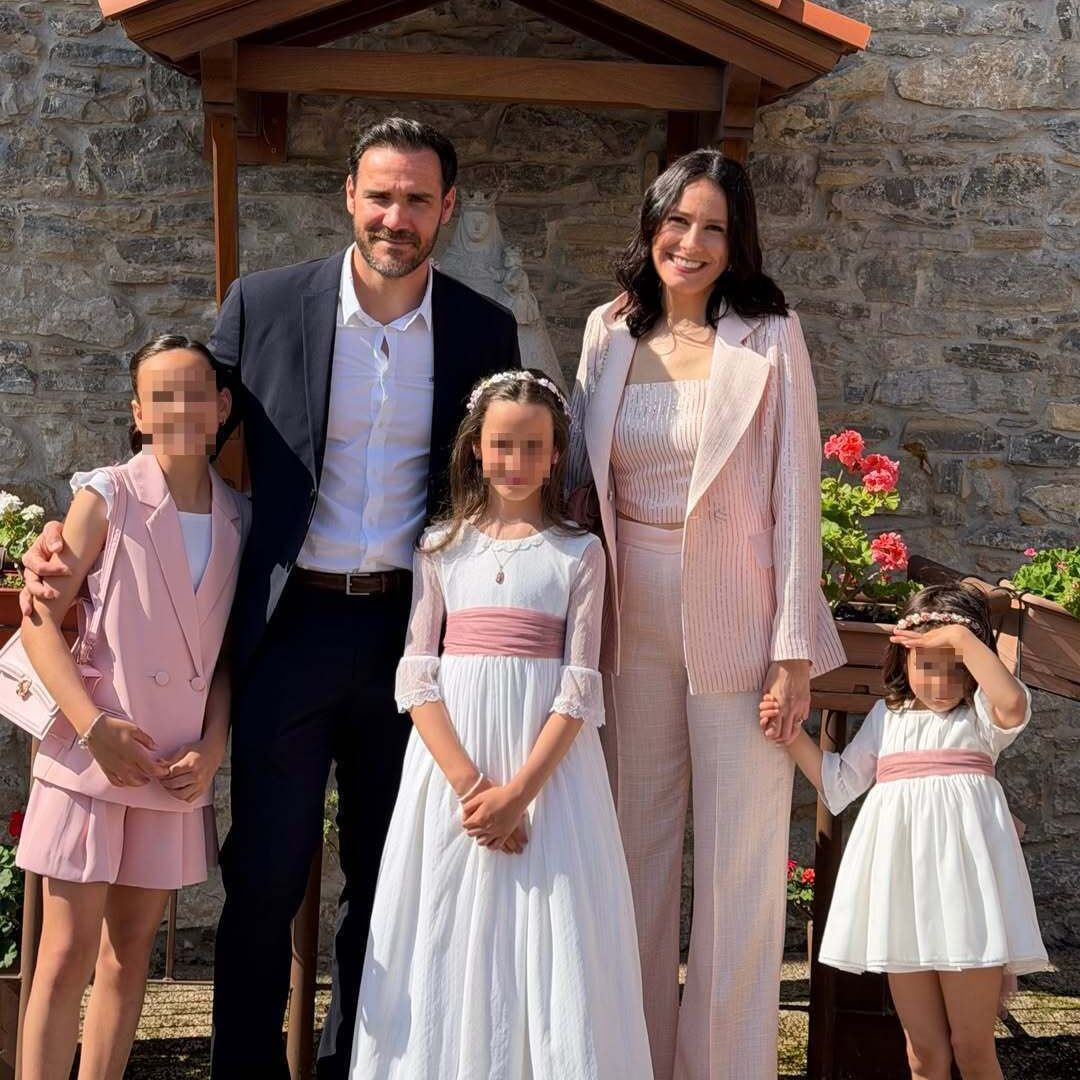 Saúl Craviotto y Celia García celebran la primera comunión de su hija Alejandra: "Espero que recuerdes siempre este día"