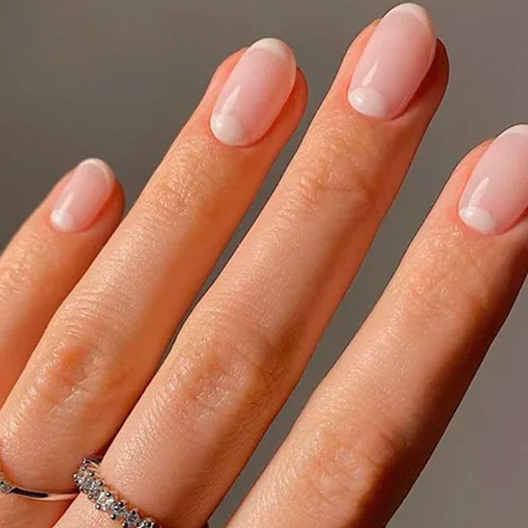 Manicuras de novia que encantarán a quienes tienen uñas cortas