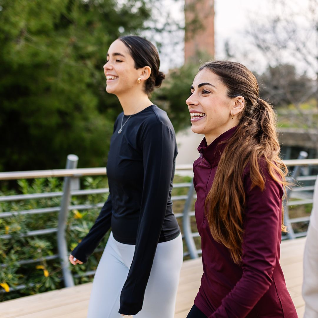 Ya sea solo o en compañía, el Hot Girl Walk es perfecto para mantenerse activos.