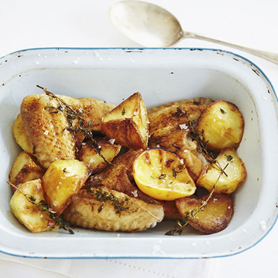 Alitas de pollo al horno con patatas rústicas