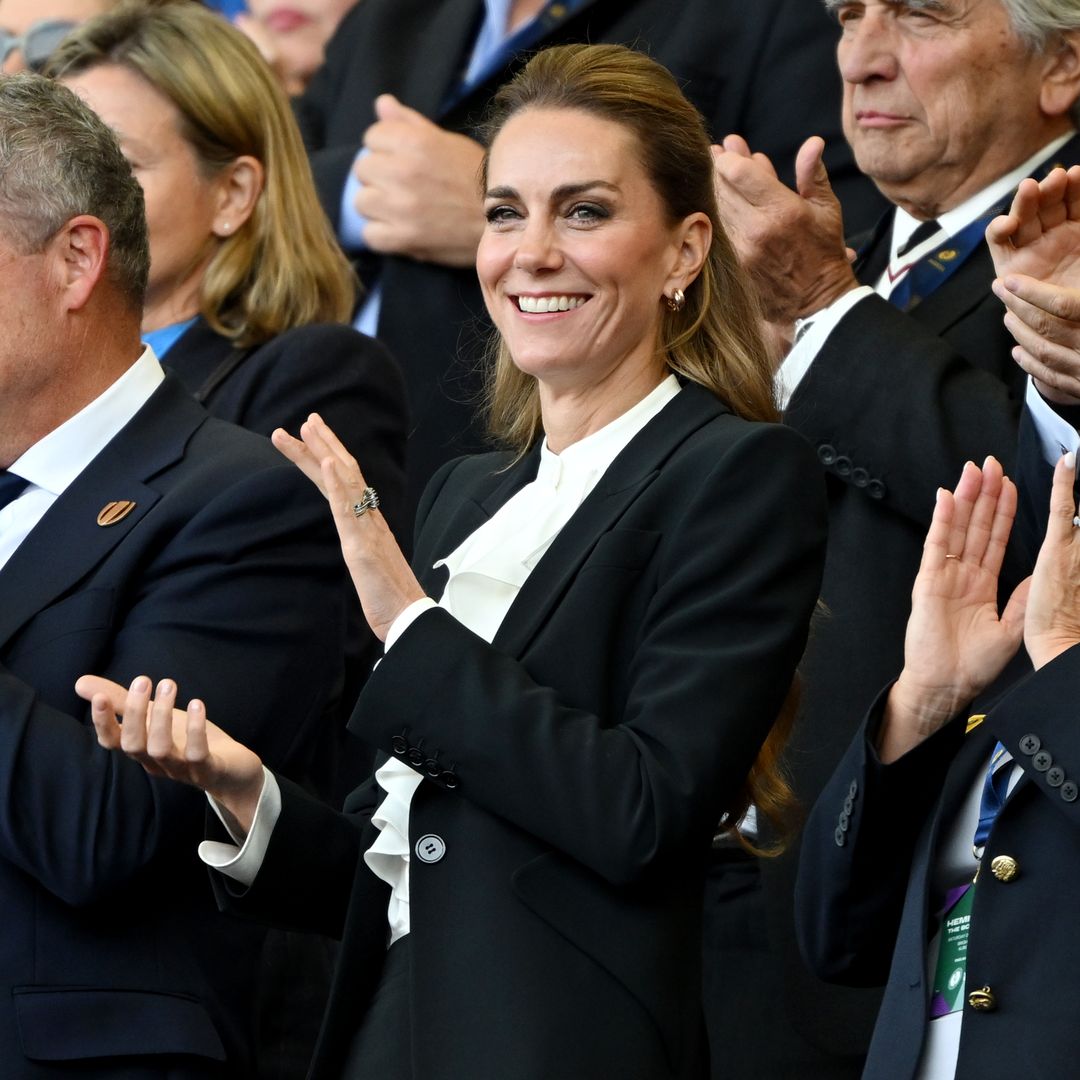 Kate Middleton reaparece en solitario con la blazer de otoño perfecta y un nuevo cambio de look