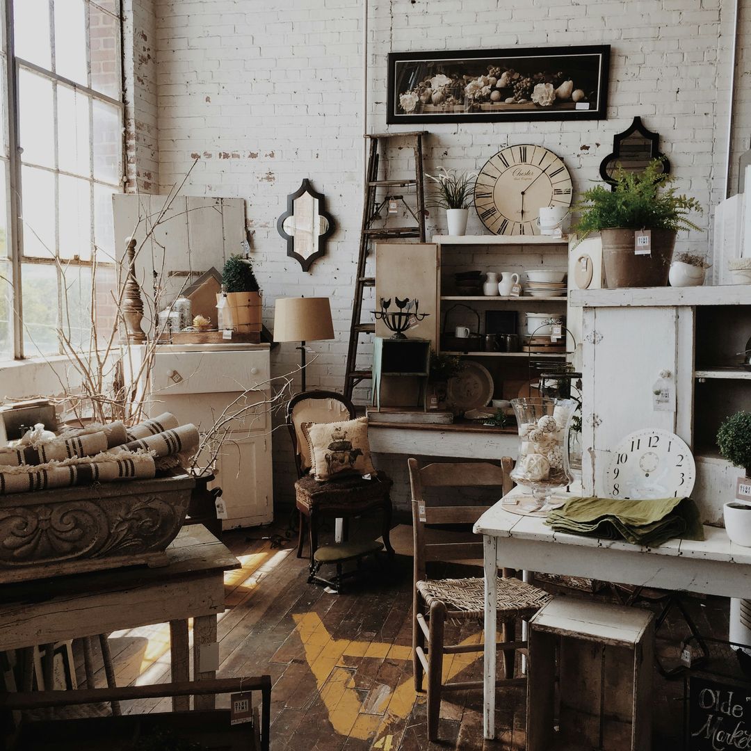 La decoración de los 70 y 80 vuelve con fuerza: qué piezas vintage buscar y cómo llevarlas a una casa actual