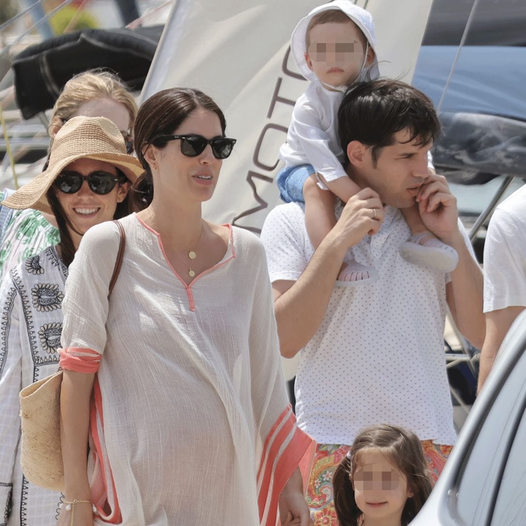EXCLUSIVA. Sofía Palazuelo y Fernando Fitz-James, las fotos de sus vacaciones en familia con una visita muy especial