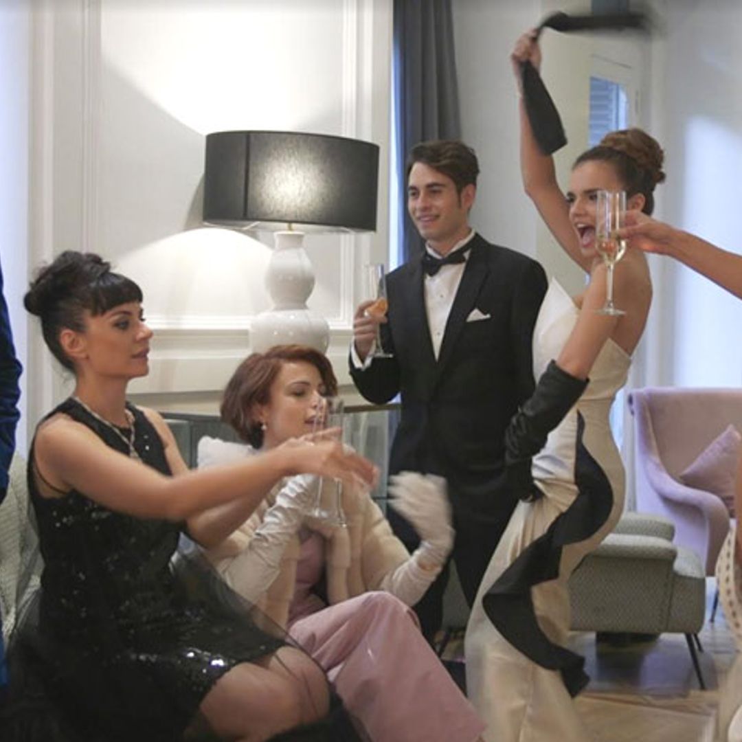 Paco León, Inma Cuesta... El elenco de '¡Arde Madrid!' nos descubren su divertida conexión con ¡HOLA!