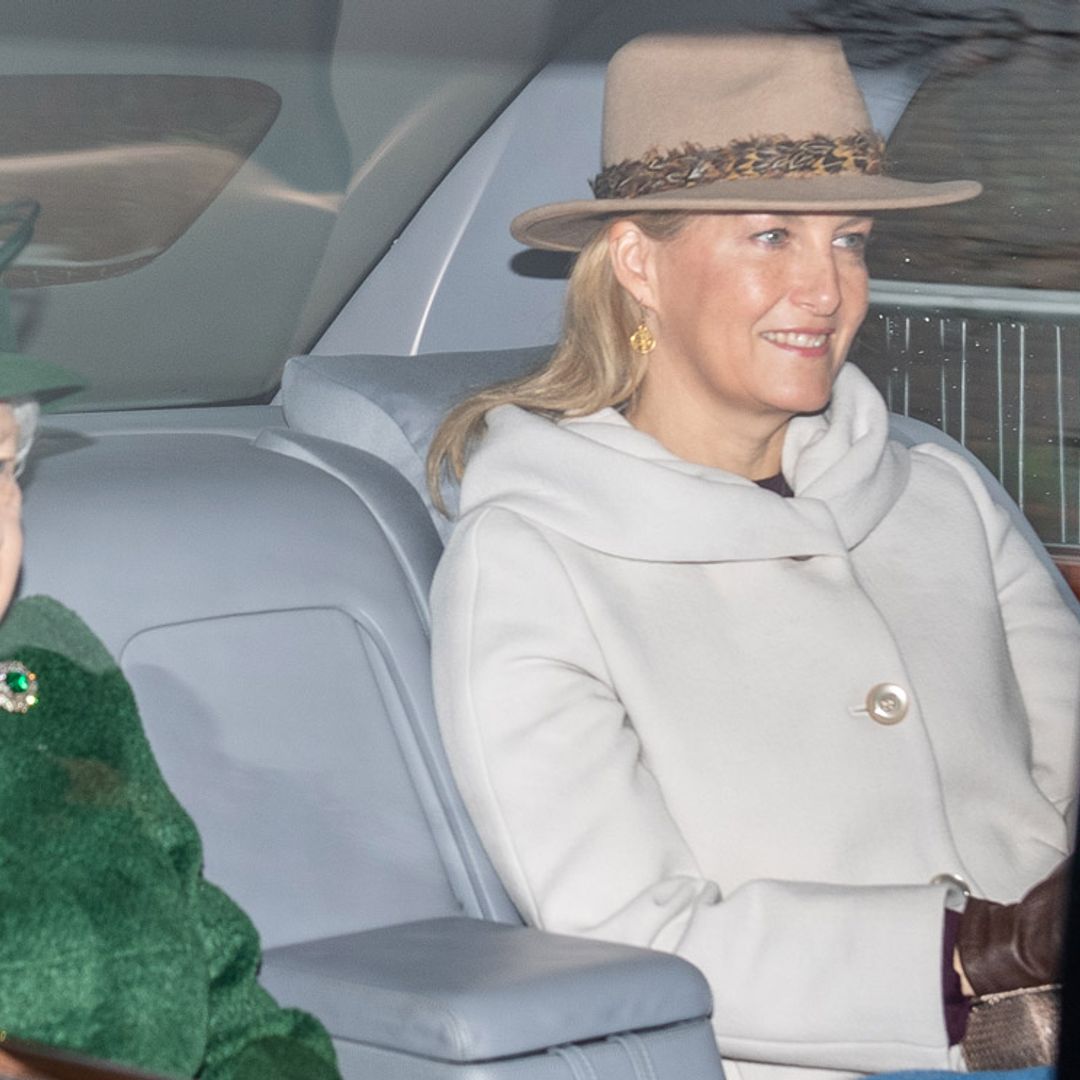 La reina Isabel II va a misa mientras el Duque de Edimburgo sigue hospitalizado