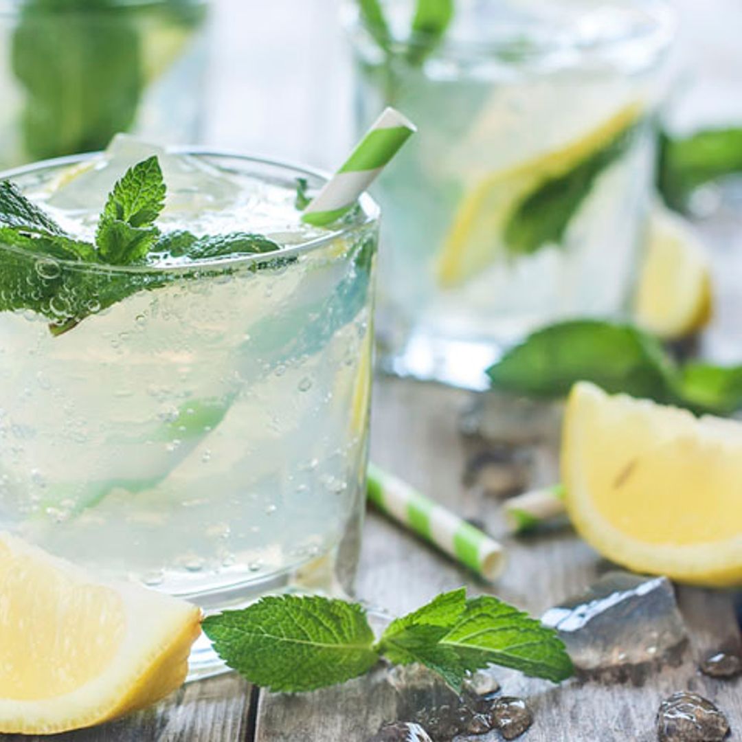 Limonada de pepino, limón y romero