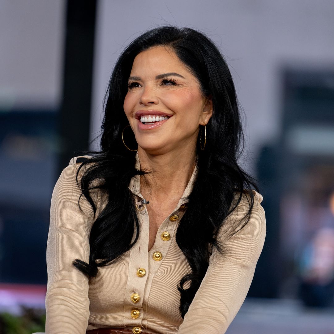Lista para su viaje al espacio, Lauren Sanchez presume el estiloso uniforme que usará ese día