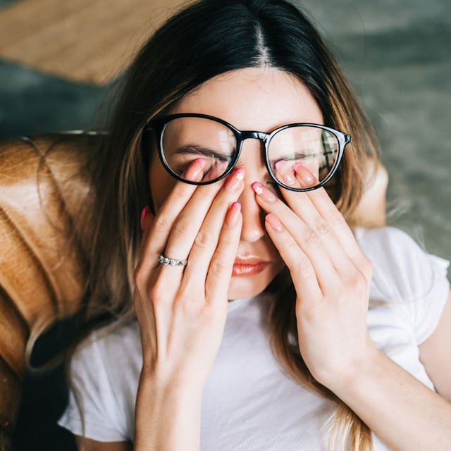istock chica con dolor de