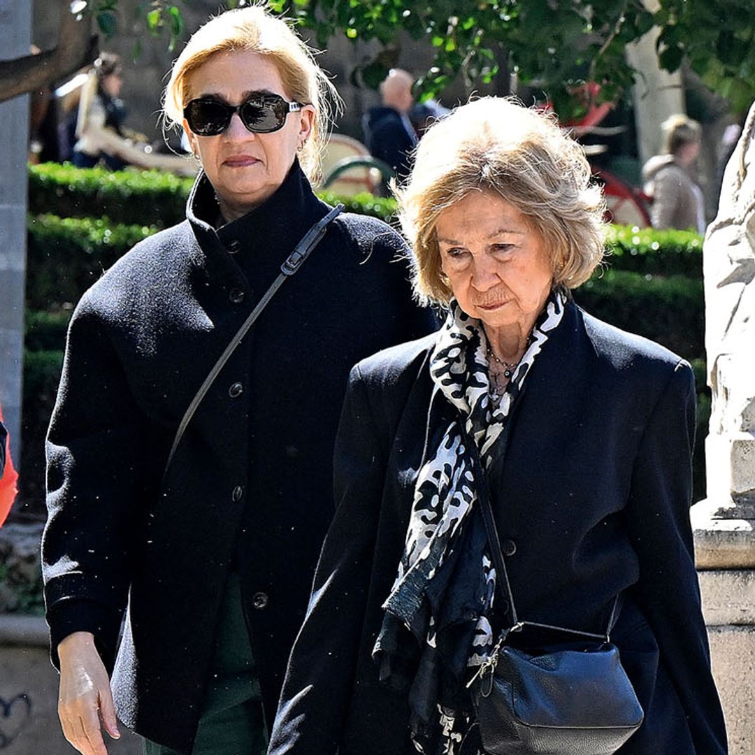 EXCLUSIVA. La infanta Cristina y la reina Sofía, las fotos de su plan de chicas para dos: descubrimos paso a paso su ruta de compras por Mallorca