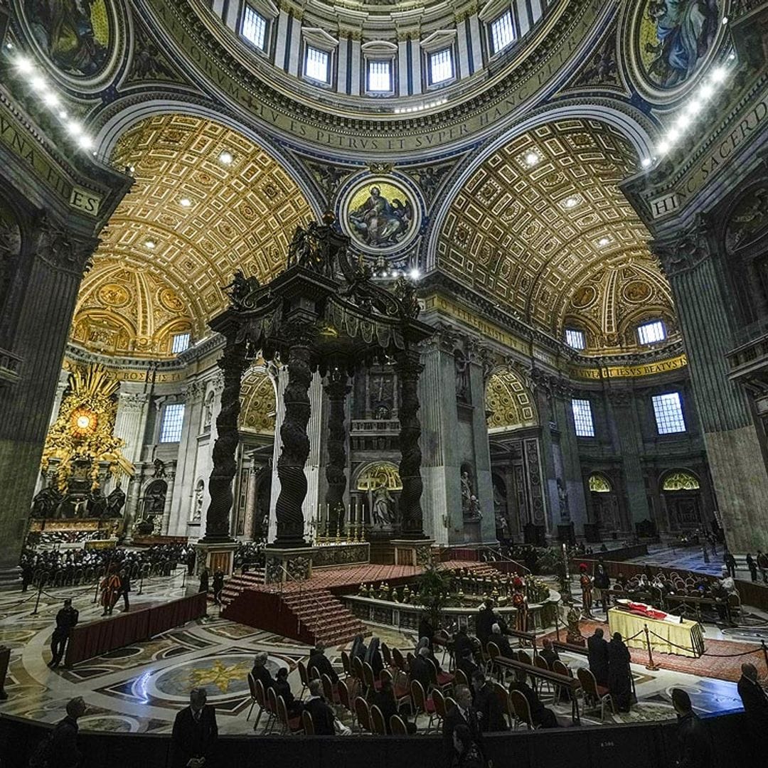 Más de 90.000 personas han visitado ya la capilla ardiente de Benedicto XVI en el Vaticano