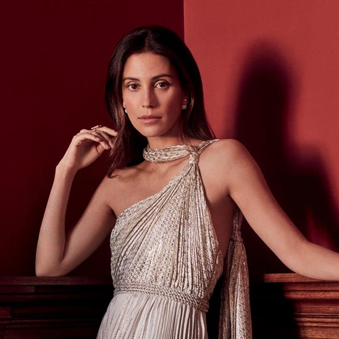 Descubrimos con Alessandra de Osma la elegancia 'royal' en FASHION diciembre