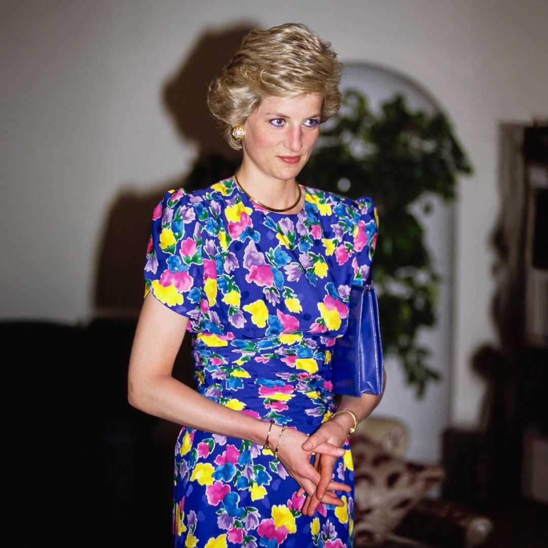 Del traje floral de Ascot a su "vestido del cuidado": la historia de los looks de Diana de Gales que se subastan en una puja sin precedentes